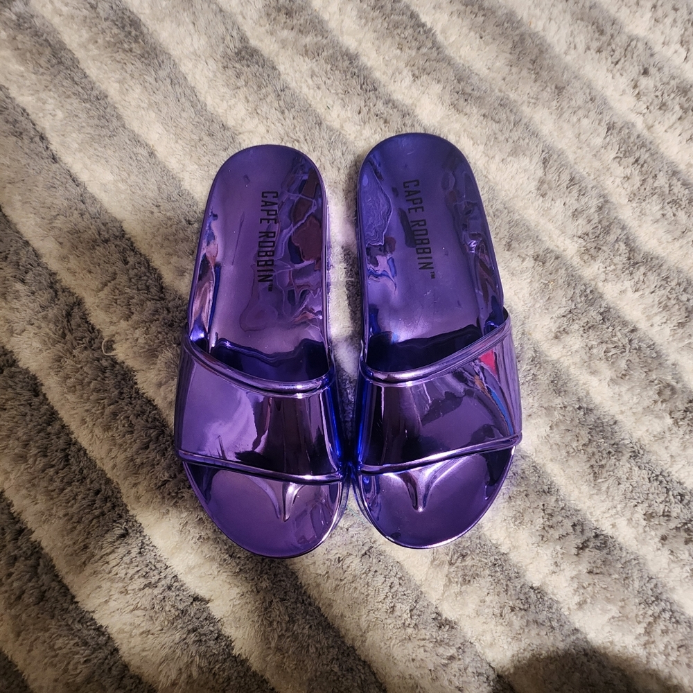 NWOT* CAPE ROBBIN PURPLE METALLIC SLIDE SANDALS